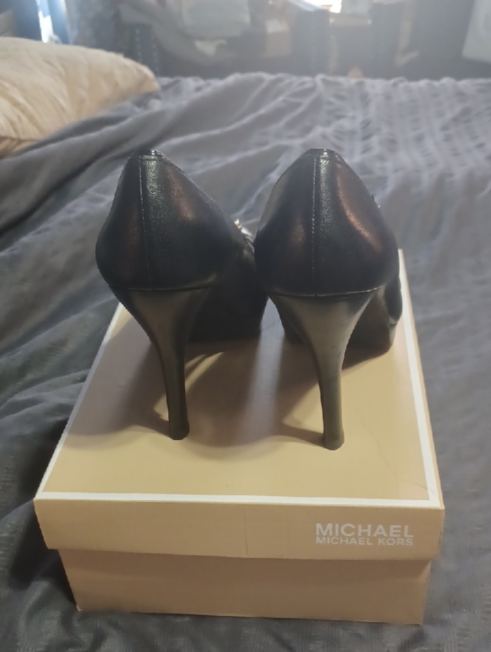 Michael Michael Kors peep toe pumps. - Picture 4 of 6